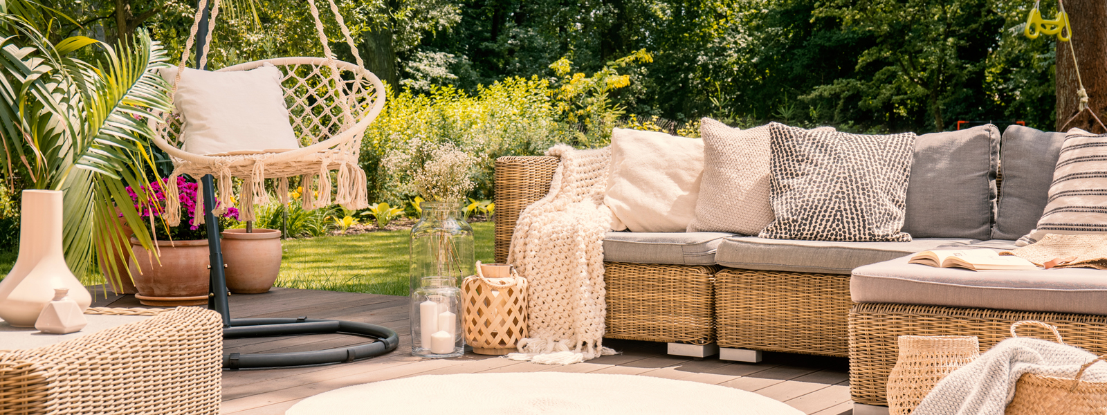 Outdoor and decorative cushions